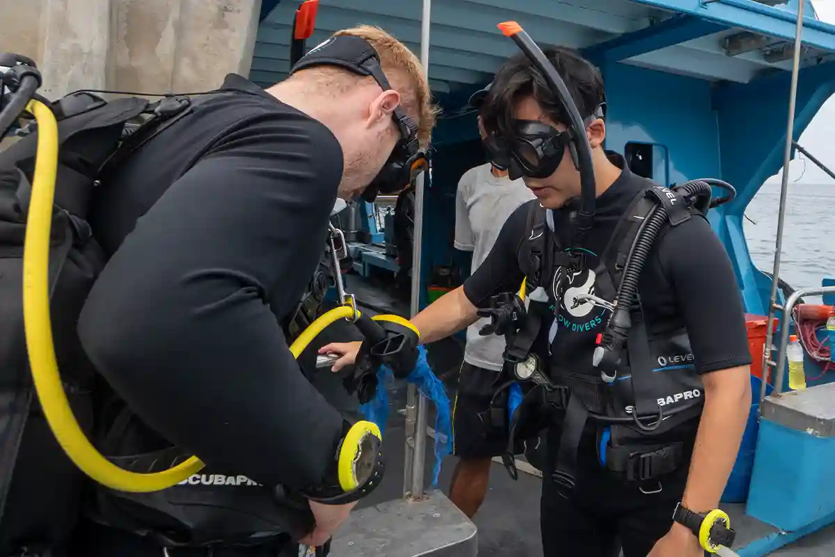 Deep Diver Equipment Check | Flow Divers Divers checking their equipment before a PADI Deep Diver training dive in Koh Tao