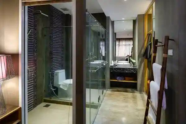 Deluxe Bathroom for Diving Accommodation in Koh Tao Deluxe room bathroom with glass shower for diving accommodation in Koh Tao