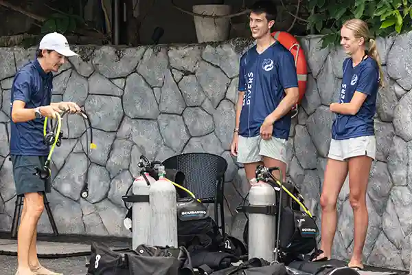 PADI Discover Scuba Diving Equipment Briefing in Koh Tao Flow Divers instructor explaining scuba equipment to beginners before Discover Scuba Diving in Koh Tao