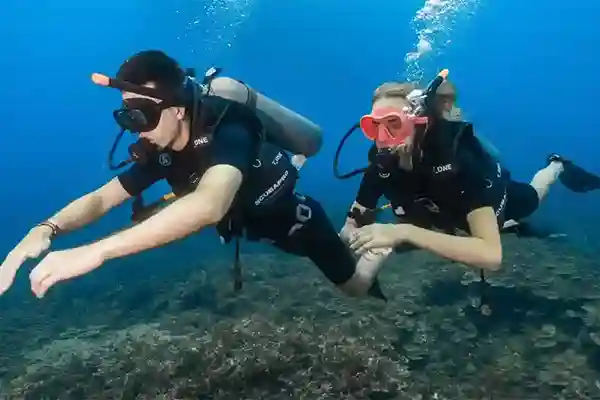 PADI Open Water Course in Koh Tao Two beginner divers underwater during a PADI Open Water Course in Koh Tao