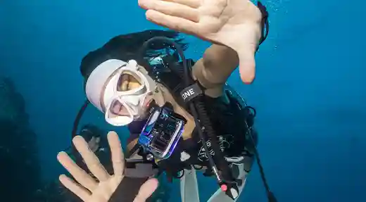 PADI Digital Underwater Photographer Course in Koh Tao Diver using an action camera during the PADI Digital Underwater Photographer course in Koh Tao