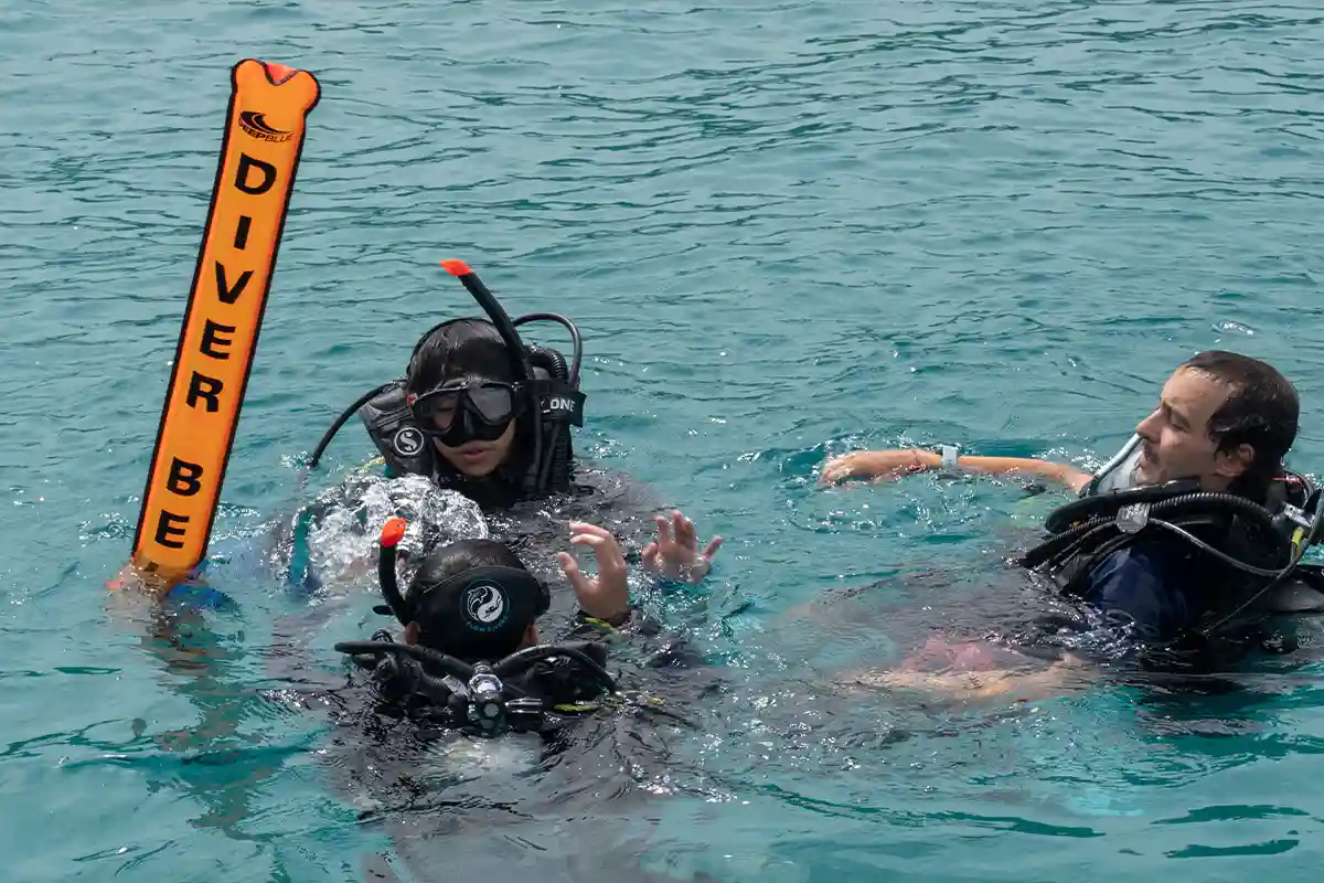PADI Specialty Courses Koh Tao | Flow Divers Divers practising specialty diving skills at the surface in Koh Tao