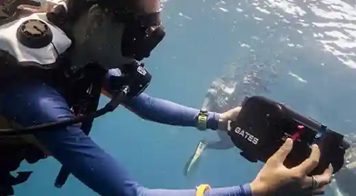 Pro Underwater Videography Course in Koh Tao Underwater videographer filming with a professional video housing during a dive in Koh Tao
