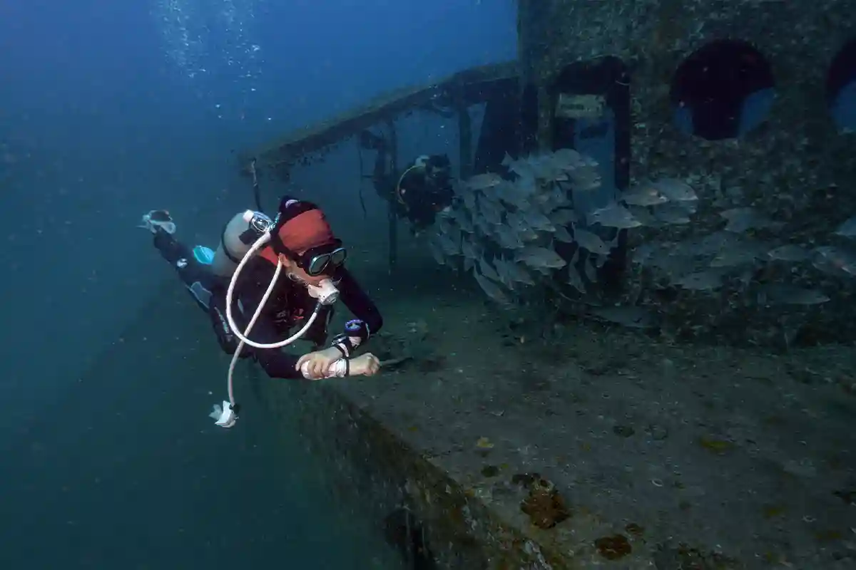 PADI Wreck Diver Specialty in Koh Tao Diver exploring the exterior of a wreck during the PADI Wreck Diver Specialty course in Koh Tao
